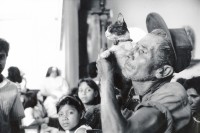Image of sheet 19930510 photo 5: © 1993, Olivia Heussler / www.clic.li
Ein Mann sucht mit seiner Katze bei Santo Domingo Heilung. Santo Domingo Nicaragua 1993 √

en la iglesia «Las Sierritas» en la fiesta patronal de Santo Domingo de Guzmán. Santo Domingo, Dpto. de Managua, 1 de agosto de 1993

Las Sierritas church at the Patron Saint’s Day festivities for Santo Domingo de Guzmán. Santo Domingo, Dep. Managua, August 1, 1993

Fiesta patronal en honor a Santo Domingo de Guzmán, patrón de Managua. Santo Domingo, Dpto. de Managua, 1 de agosto de 1993
Patron Saint’s Day festivities for Santo Domingo de Guzmán, the patron saint of Managua. Santo Domingo, Dep. Managua, August 1, 1993