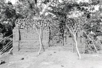 Image of sheet 19930540 photo 12: Backsteine werden aufgeschichtet und in drei Tagen gebrannt. Esteli Nicaragua 1993 √