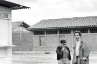 Image of sheet 19930550 photo 7: Am Kurs für Promotoren in La Barranca. Uriel Sotomayor und Vilma in Diskussion. Uriel  Segovias Nicaragua 1993 √ CNMPT ISNAYA
© 1993, Olivia Heussler
