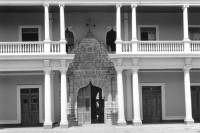 Image of sheet 19930580 photo 28: © 1993, OLIVIA HEUSSLER/ www.clic.li
Ein Haus aus der Kolonialzeit der Spanier. Entrada Casa de los tres mundos. Granada Nicaragua 1993 √ colonial building