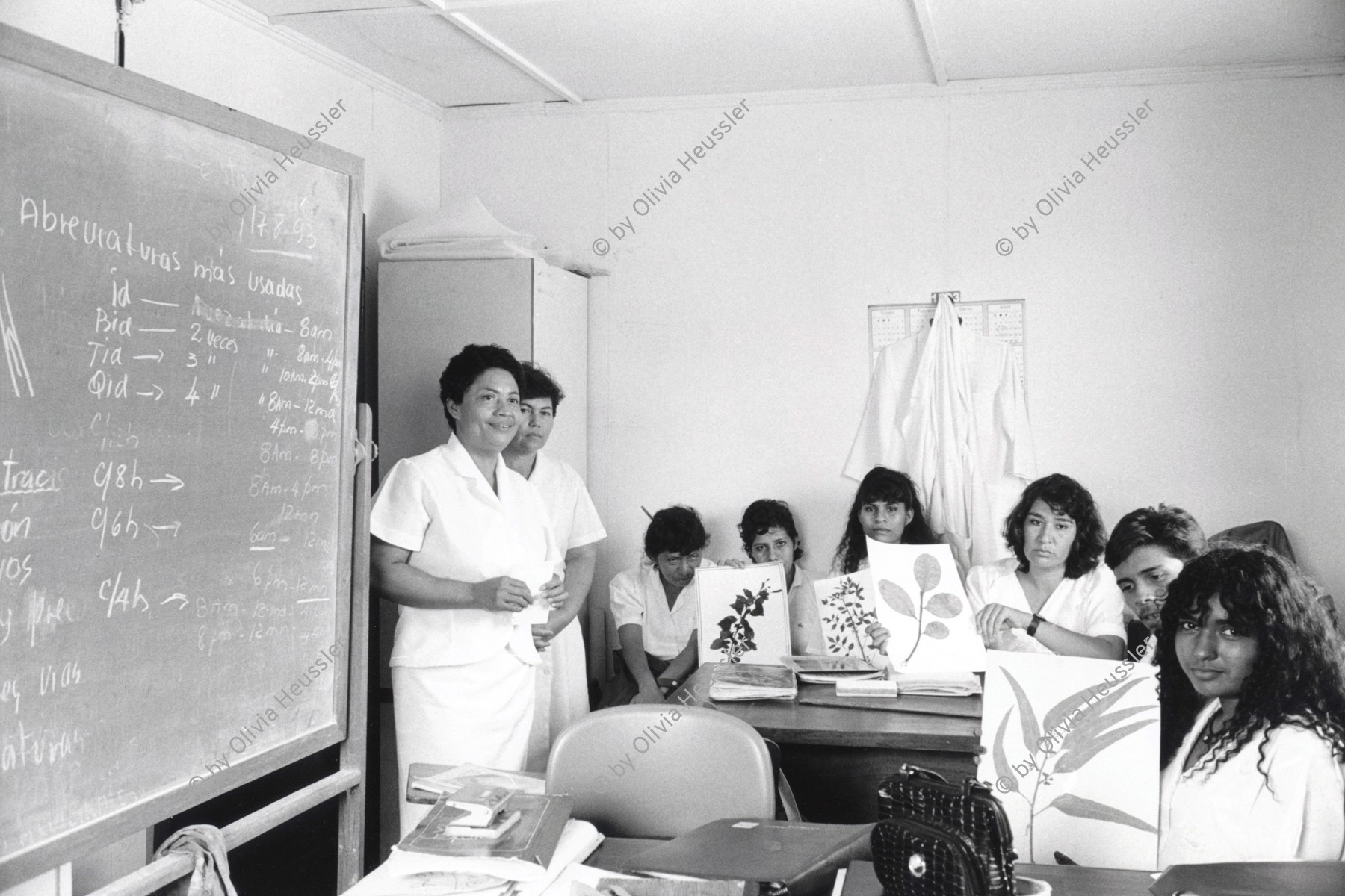 Image of sheet 19930580 photo 36: Im Karl Marx Carlos Hospital Spital werden Schüler und Schülerinnen in der traditionellen Heilmedizin weitergebildet. Managua Nicaragua 1993 ? health care medical traditional plants popular study school students workshops health medicine 

Zurück von Brot für die Welt