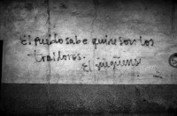 Image of sheet 19930590 photo 1: Graffiti 'El pueblo save quien son los traidores' El Güegüense. Auf Friedhof. Gitarrenspieler. Frau. Hebraischer Davidstern. Pepsi cola werbung. Der Schriftsteller Fernando Silva aus Granada singt mit David Mc Fields, Schriftsteller von der Atlantikküste. zuHause beim Schriftsteller. Kinder turnen vor dem Mercado Huembes neben ihren Kollegen die ihr Geld mit Schuhe putzen verdienen. Marktmann. Köchin. Stand mit Heilmedizin. 1993