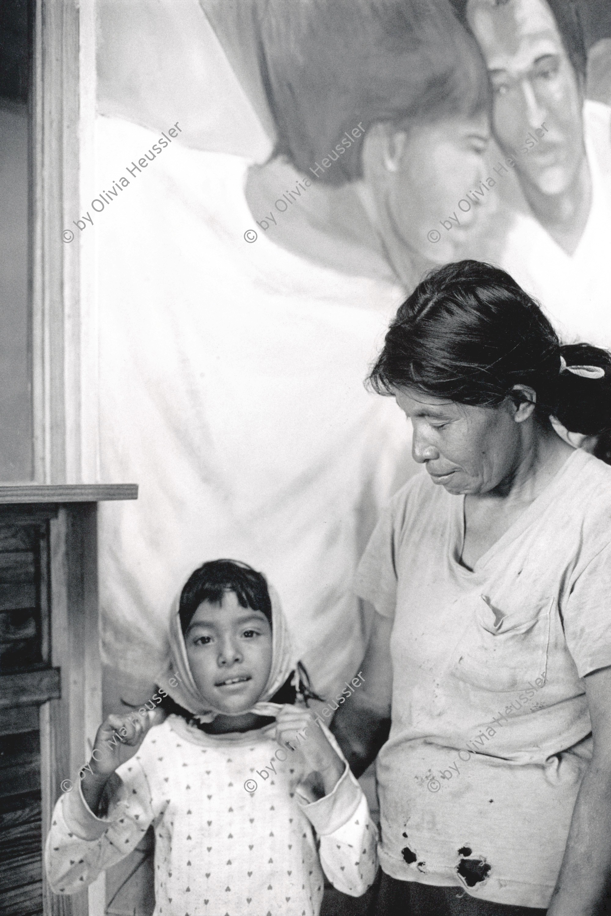 Image of sheet 19930600 photo 28: © 1993, OLIVIA HEUSSLER/ www.clic.li
Ein Mädchen wartet mit ihrer Mutter im Gesundheitszentrum auf eine Behandlung. 
A girl waits with her mother at the health center for dentist treatment.
Esteli, Nicaragua 08.93 1993 √ medical health traditional medicine clinic girl mother theeth Zahn Schmerzen Centro de salud Leonel Rugama 
Brunner Müller

Exhibition Out of: From time to time  / VonZeitzuZeit