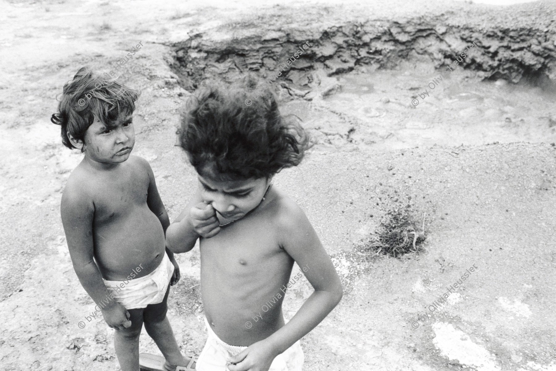 Image of sheet 19930620 photo 0: Kinder bei den Vulkanquellen in San Jacinto. Nicaragua 1993 
kids volcan sulfur 
© 1993, Olivia Heussler √