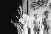Image of sheet 19930640 photo 7: Kinder im Haus von Juan Alberto Benavides. Portrait. An 

traditional health care medicine natural ISNAYA Naturheilmedizin healing healer sobador plants plantas popular