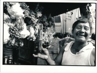 Image of sheet 19930680 photo 6: Dieser Mann verkauft am 'Mercado Oriental'in Managua Heilkräuter und Rinden. 1993 Nicaragua
health natural medicine medicina popular Markt traditionelle Heilmedizin
Zurück von Brot für die Welt