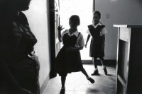 Image of sheet 19930700 photo 2: Zwei Schulmädchen tanzen im Faxbüro Post office Telcor von Esteli. Nicaragua 08.93 1993 √
school girls dancing 
© 1993, OLIVIA HEUSSLER / www.clic.li