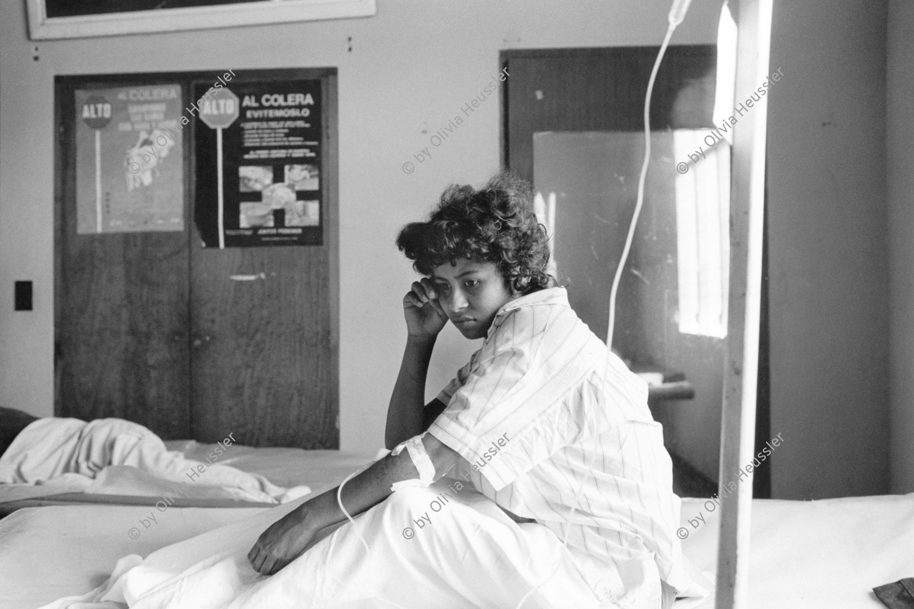 Image of sheet 19930760 photo 24: Eine Patientin mit Cholera liegt im Gesundheitszentrum von Pueblo Nuevo. Nicaragua 1993 √
A female patient lies with colera in a quarantine hospital room.
© 1993, OLIVIA HEUSSLER / www.clic.li