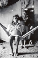 Image of sheet 19930780 photo 11: © 1993, OLIVIA HEUSSLER/ www.clic.li
Dona Maria ist Hebamme und betreut eine junge Schwangere im Quartier. Esteli, Nicaragua 1993 √
traditonal health car medical natural medicine plants healer healing pregnancy pregnant women girl kid midwife Hängematte Hammock