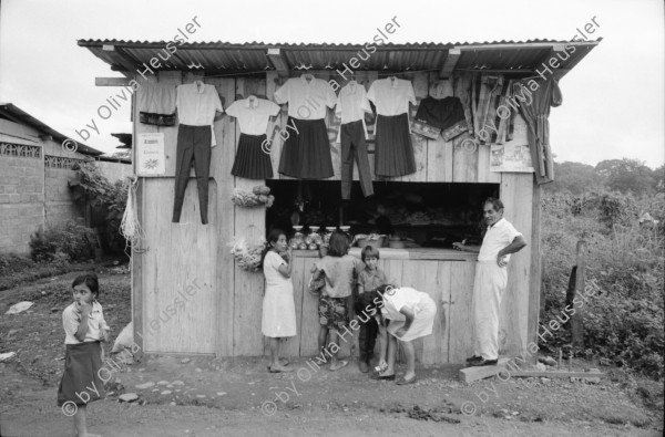 Image of sheet 19930790 photo 3: La Barranca Schulungszentrum. Altar.  Nicaragua 1993