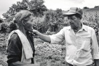 Image of sheet 19930800 photo 20: © 1993, Olivia Heussler / www.clic.li
Heiler Juan alberto Benavidez betreut seine PatientInnen überall. Pueblo Nuevo, Nicaragua 1993 ?
traditonal health car medical natural medicine plants healer healing indigene indigena Curandero

Zurück von Brot für die Welt
