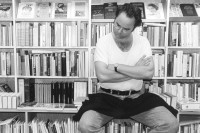 Image of sheet 19931180 photo 12: Im Antiquariat Peter Petraj Portrait 

Zürich 1993
© 1993, Olivia Heussler √