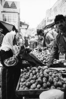 Image of sheet 19931210 photo 12: Mea Shearim Lutfi's Peace Land Galery in Ost- Jerusalem Altstadt. Regen in Altstadt. Am Markt Israeli Soldaten beobachten vom Damaskus Tor aus. Brotverkäufer. Rachel Freudenthal Portrait vor Spray Graffitti und beim einkaufen auf dem Shouk in Jerusalem mit Tochter Noa. Araber telefoniert und orthodoxe Juden nach dem Gebet am Shabes. Araber untersucht neue Unterhosen. Israel Palästina 1993