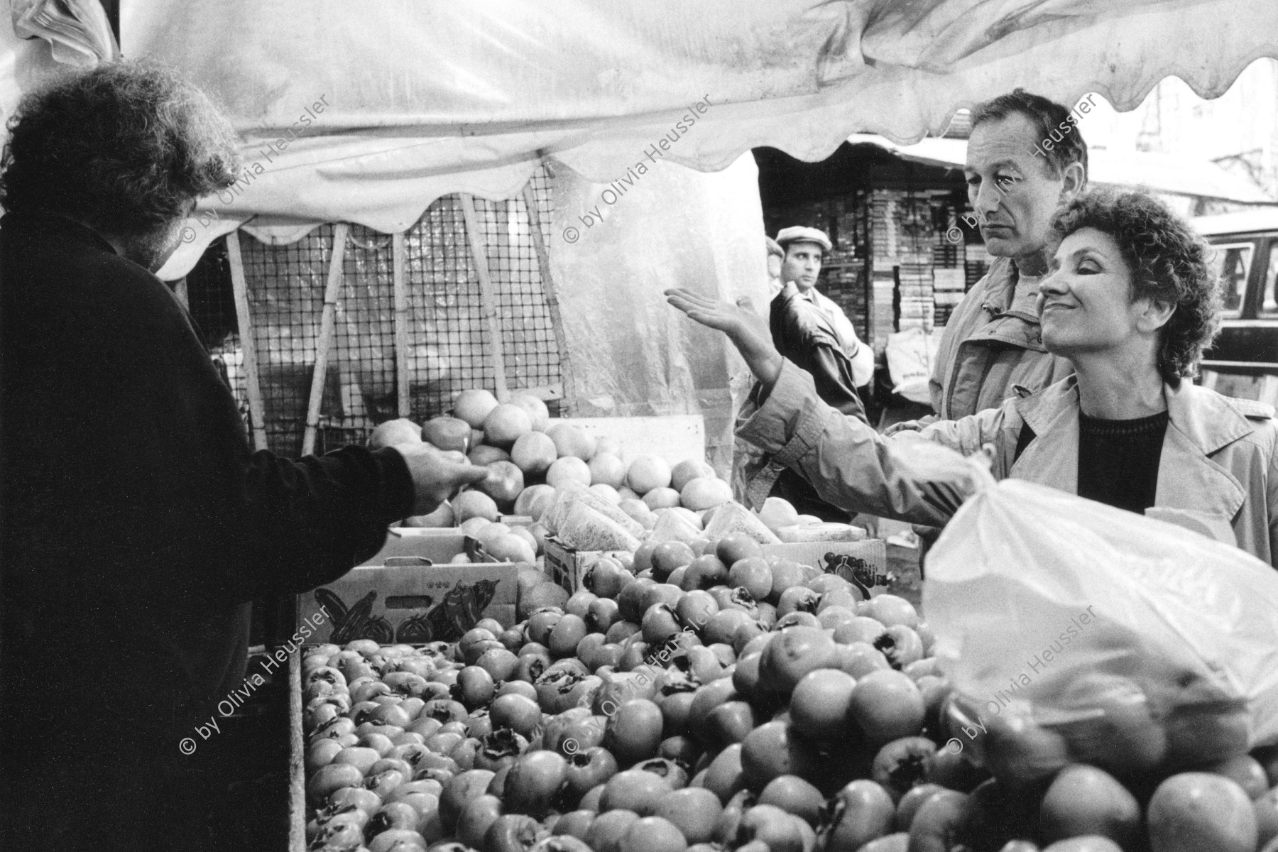 Image of sheet 19931210 photo 26: Rachel Freudenthal beim Einkaufen auf dem Shouk in Jerusalem. 11.93 √ 1993 Palestine Market 
© 1993, Olivia Heussler