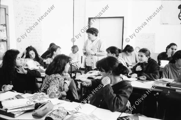 Image of sheet 19931230 photo 20: Kinder vor graffitti für den Frieden in Gaza City. Frauen und
 Mütter Protest vor CICR IKRK Sitz in Gaza, einer Palästinenserin.
 In jüdischer Siedlung Neve Deqalim Gush Katif. Karte
 Gazastreifen. Soldatinnen. Mädchen Schulklasse. 2 Junge jüdische
 Buben Einkaufszentrum Soldaten und Soldatinnen Knaben hinter
 Gitter. brennende Autoreifen in Khan Yunis aus Protest gegen
 Tötung von Fatah Hawks Achmed Abu Rish (25) durch Undercover
 Israeli Soldaten nachdem er sich ergeben hat am 28.11 Vortag. Totenfeier. Mann auf Pferdewagen.
Hindah El Amudi (Omsalin) protest's since years every friday for the liberation of her 4 sons in prison. ICRC Headquater of Gaza 28.11.1993

Gush Katif (Hebrew: גוש קטיף, lit. Harvest Bloc) was a bloc of 17 Israeli settlements in the southern Gaza strip. Gush Katif was specifically mentioned by Yitzhak Rabin, the Israeli prime minister who fell victim to an assassin in 1995, as essential to Israel's security border.[1] In August 2005, the Israeli army moved the 8,600 residents of Gush Katif to Israel. They were evicted from the area and their homes demolished as part of Israel's unilateral disengagement plan from the Gaza Strip portion of the Palestinian Territories.