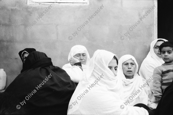 Image of sheet 19931240 photo 4: Women in sorrow with mother of killed Al Fatah fighter Abu Rish by Israeli army. Abu Rish was killed by a mistake after he desarmed. Khan Younis Gazastrip Palestine Nov. 1993