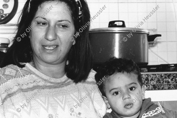 Image of sheet 19931250 photo 21: Maha Nasser und ihr kleinster Sohn Hussen zu Hause. Ramallah, Westbank 12.93 Palestine Portrait 

Maha Nasser with her little son at home.