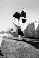 Image of sheet 19931270 photo 24: Junge macht Salto im Hintergrund die Stadtmauer von Jerusalem Israel 1993
√ acrobatics young man makes a salto