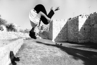 Image of sheet 19931270 photo 25: Junge macht Salto im Hintergrund die Stadtmauer von Jerusalem Israel 1993
√ acrobatics young man makes a salto in front of wall of oldtown