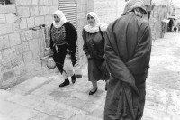Image of sheet 19931430 photo 15: Im arabischen Teil der Jerusalemer Altstadt. Jerusalem 12.93 Israel 1993
Passerby in the arab part of old Jerusalem √ Town Women