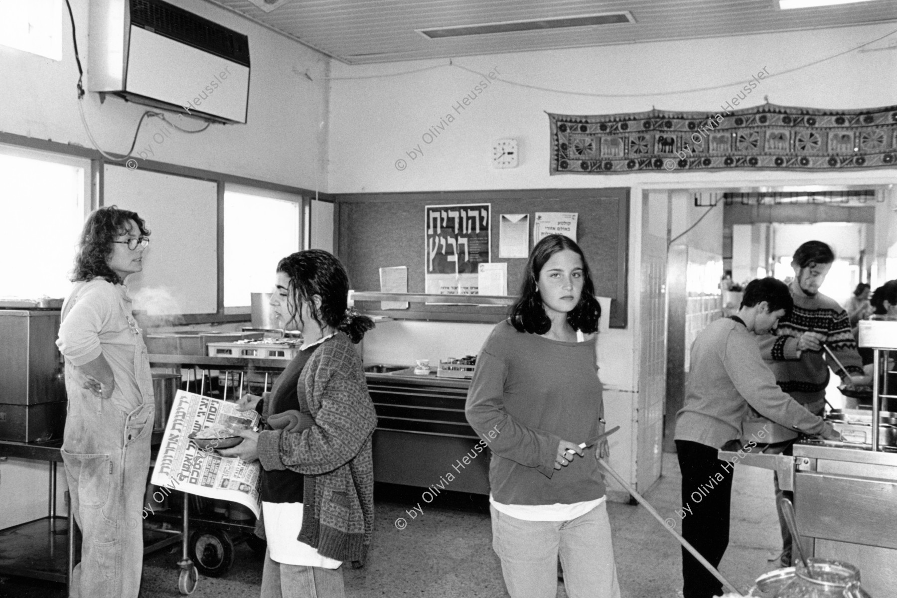 Image of sheet 19931470 photo 31: Frauen im Esssaal vor dem Mittagessen Kibbutz Samar, an der Grenze zu Jordanien, Negev Israel 12.93
Women in the dining room before lunch Kibbutz Samar, on the border with Jordan
 © 1993, Olivia Heussler √

Samar (Hebrew: סָמָר‎‎) is a kibbutz in the Arabah valley in the far south of Israel. Located near Eilat, it falls under the jurisdiction of Hevel Eilot Regional Council