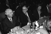Image of sheet 19940070 photo 14: frtsg. Albisgüetli Tagung der SVP. 'Aufstiegchancen für SVP Politiker' Die Preise ! Gilgen neben Blocher. Jung SVP ler Ueli Maurer 29
SVP Nationalrat und Parteipräsident Christoph Blocher für 'dauernde Neutralität' Albisgüetli Tagung, Zürich, 28.1.94 1994