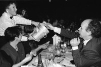 Image of sheet 19940070 photo 28: frtsg. Albisgüetli Tagung der SVP. 'Aufstiegchancen für SVP Politiker' Die Preise ! Gilgen neben Blocher. Jung SVP ler Ueli Maurer 29
SVP Nationalrat und Parteipräsident Christoph Blocher für 'dauernde Neutralität' Albisgüetli Tagung, Zürich, 28.1.94 1994