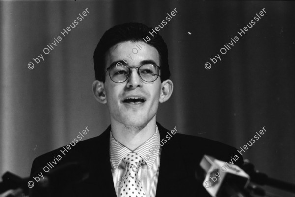 Image of sheet 19940070 photo 32: frtsg. Albisgüetli Tagung der SVP. 'Aufstiegchancen für SVP Politiker' Die Preise ! Gilgen neben Blocher. Jung SVP ler Ueli Maurer 29
SVP Nationalrat und Parteipräsident Christoph Blocher für 'dauernde Neutralität' Albisgüetli Tagung, Zürich, 28.1.94 1994