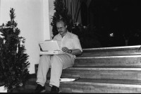 Image of sheet 19940070 photo 9: frtsg. Albisgüetli Tagung der SVP. 'Aufstiegchancen für SVP Politiker' Die Preise ! Gilgen neben Blocher. Jung SVP ler Ueli Maurer 29
SVP Nationalrat und Parteipräsident Christoph Blocher für 'dauernde Neutralität' Albisgüetli Tagung, Zürich, 28.1.94 1994