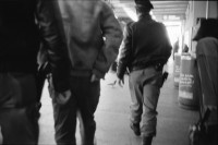 Image of sheet 19940110 photo 3: Polizeipatrouille führt im Zürcher Hauptbahnhof einen Mann ab. 05.02.94
Press archive printed media published with the use of a photography by Olivia Heussler: TA Tages Anzeiger.