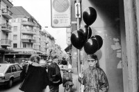 Image of sheet 19940120 photo 14: Mit einem Aktionstag begehen Bewohner Innen den 2. Jahrestag der Schliessung des Platzspitz der Drogenszene
Mädchen mit schwarzen Ballons an der Langstrasse 
With a day of action residents celebrate the 2nd year of the closure of Platzspitz (also called needle parc) where earlier the drug scene supplied drugs Switzerland

With a day of action residents comitting the 2nd Anniversary of the closing of the Platzspitz the drug scene and needle parc
Girl with black balloons on Langstrasse Longstreet
Zürich, Kreis 5 fünf
05.02.94

© 1994, Olivia Heussler √