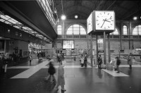 Image of sheet 19940120 photo 35: Bahnhofsuhr als Treffpunkt im Zürcher Hauptbahnhof Zürich 1994.