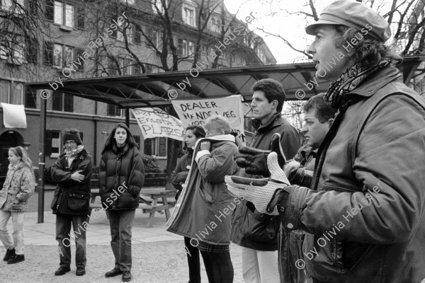 Image of sheet 19940120 photo 5: Mit einem Aktionstag begehen BewohnerInnen den 2. Jahrestag der Schliessung des Platzspitz wo sich früher die Drogenszene mit Drogen versorgte. Zürich, Kreis 5 fünf Röntgenplatz 
05.02.1994 Schweiz Europe

With a day of action residents celebrate wtih protest banners the 2nd year of the closure of Platzspitz (also called needle parc) where earlier the drug scene supplied drugs Switzerland


© 1994, Olivia Heussler √