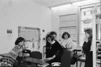 Image of sheet 19940160 photo 21: Gruppenbild FIZ Frauen Informations Zentrum Nr. 26 v.l.n.r. Karin Monteiro, Maritza le Breton, Maud Lebert, Regula Turtschi, Jaqueline Leite. Zürich 1994