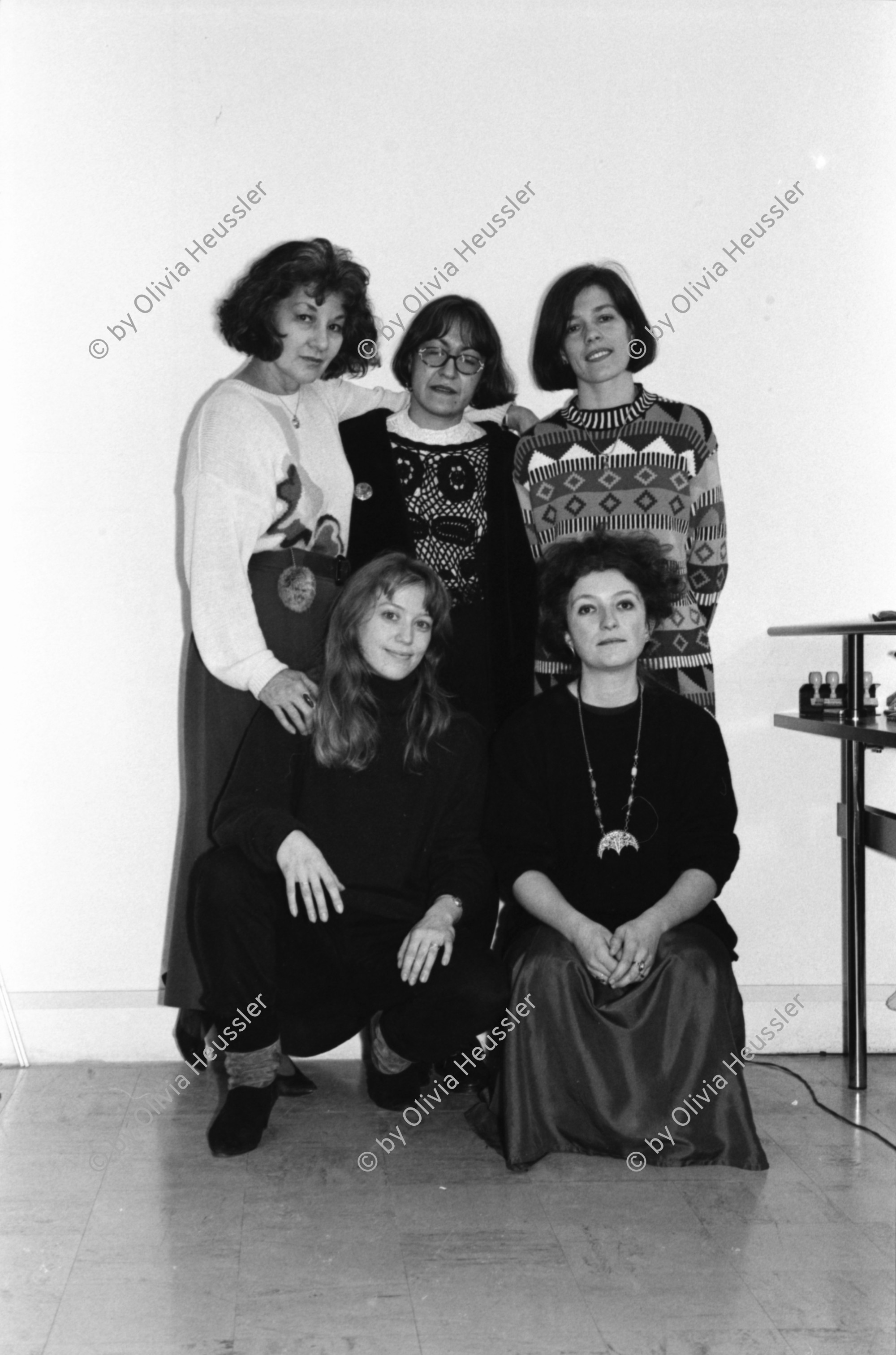 Image of sheet 19940170 photo 11: frtsg. 940160 FIZ Fraueninformationszentrum in Zürich an der Quellenstrasse Frauen portrait Portrait Jaqueline Leite Gruppenbild 1994