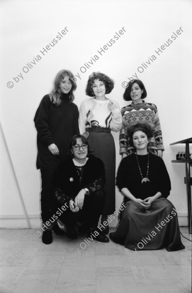 Image of sheet 19940170 photo 26: frtsg. 940160 FIZ Fraueninformationszentrum in Zürich an der Quellenstrasse Frauen portrait Portrait Jaqueline Leite Gruppenbild 1994