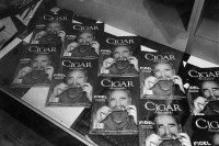 Image of sheet 19940250 photo 5: Fidel Castro auf dem Titelblatt eines Zigarren magazin in einem Schaufenster in Manhattan New York USA  U.S.A. 07. 1994 √ cover of cigar with the head of cuban leader Fidel cubano cuba