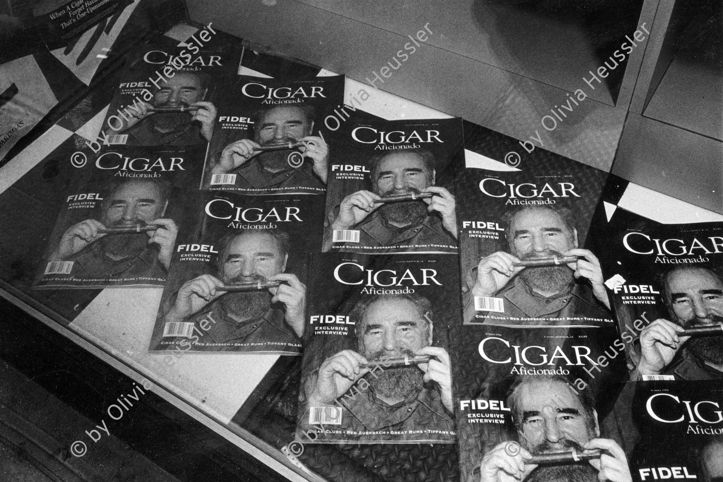 Image of sheet 19940250 photo 5: Fidel Castro auf dem Titelblatt eines Zigarren magazin in einem Schaufenster in Manhattan New York USA  U.S.A. 07. 1994 √ cover of cigar with the head of cuban leader Fidel cubano cuba