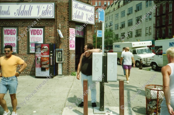 Image of sheet 19940261 photo 4: Fidel Castro Mural New York Hochhäuser Innenstadt WallstreetKinder baden im Schwimmbad in Brooklyn