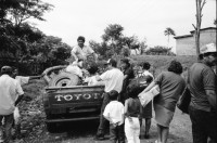 Image of sheet 19940390 photo 17: Finca Las Confluencias Rinderherde Gruppenbild Juanita Tinoco Chema Negro und Felicitas. Pinto Riccardo und Polin. Camioneta Umgebung La Cuesta. Lastwagen mit Personentransport. Camioneta flicken. Gruppenbild mit Polin Valdivia Salinas  und Familie Meiling Yaosca etc. Viktoria Vicky Victoria Esteli Nueva Segovia 
Kartonschachteln mit Copper Antikonzeptionsmittel Pillen Antibabypillen aus den Vereinigten Staaten USA. Nordamerika. Si Mujer in Managua San Judas 16 jähriges Mädchen schwanger. Promotoren Nicaragua 1994
