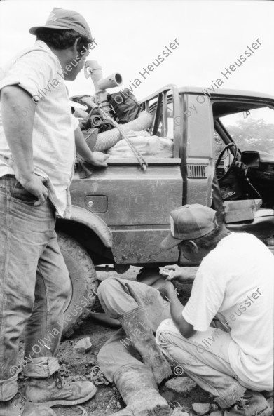 Image of sheet 19940390 photo 25: Finca Las Confluencias Rinderherde Gruppenbild Juanita Tinoco Chema Negro und Felicitas. Pinto Riccardo und Polin. Camioneta Umgebung La Cuesta. Lastwagen mit Personentransport. Camioneta flicken. Gruppenbild mit Polin Valdivia Salinas  und Familie Meiling Yaosca etc. Viktoria Vicky Victoria Esteli Nueva Segovia 
Kartonschachteln mit Copper Antikonzeptionsmittel Pillen Antibabypillen aus den Vereinigten Staaten USA. Nordamerika. Si Mujer in Managua San Judas 16 jähriges Mädchen schwanger. Promotoren Nicaragua 1994