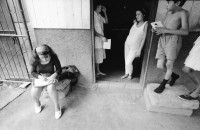 Image of sheet 19940410 photo 28: Ich bin unterwegs mit Jamileh 19j. im Barrio San Judas. Sie geht von Haus zu Haus verteilt Kondome und macht für Si Mujer Reklame. Ueberschwemmung in Managua.
Nicaragua 1994

Women Health medicine clinic sexual education