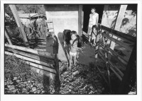 Image of sheet 19940470 photo 28: Bei einem Mitglied der Frauen Kooperative Maria Luisa Ortiz MLO vom schweizerischen Arbeiterinnenhilfswerk, ausgebildet. Mutter
Junge Kind schmust liebkost Kalb. Kälbchen Mulukuku Tier animal House Home Nicaragua 1994 Tier  deza