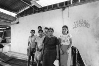 Image of sheet 19940470 photo 3: © 1994, Olivia Heussler / www.clic.li
Die Frauen der Kooperative M.L.O. in ihrer SchreinerInnenwerkstatt. Mulukkuku Nicaragua 10. 1994 √ Gruppenbild

Frauen der Kooperative M.L.O. in Mulukkuku finanziert vom Schweizer ArbeiterInnenhilfswerk. Mulukkuku Nicaragua 10.94 √
cooperativa de mujeres «María Luisa Ortíz», Mulukukú, Dpto. de Matagalpa, 1994
María Luisa Ortíz Women’s Cooperative. work women carpenter wood carpentry