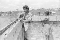 Image of sheet 19940510 photo 31: Häuserbau. Mann und Frau arbeiten zusammen im Bau eines Hauses Wohnhaus.  Nicaragua 1994
