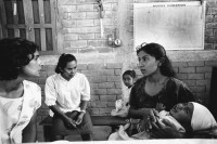 Image of sheet 19940520 photo 6: Women Woman health medical care clinic cooperative Baby child care doctor medicine young  nurth solidarity Nicaragua 1994 √ deza Gesundheit Frauen
