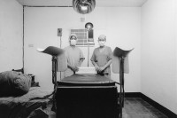 Image of sheet 19940610 photo 5: Im Operationssaal des 'Haus für die natürliche Geburt' werden durch einen Arzt Unterbindungen gemacht. Esteli Nicaragua 1994 √

Women Woman health medical care clinic cooperative nurse Gynaecology