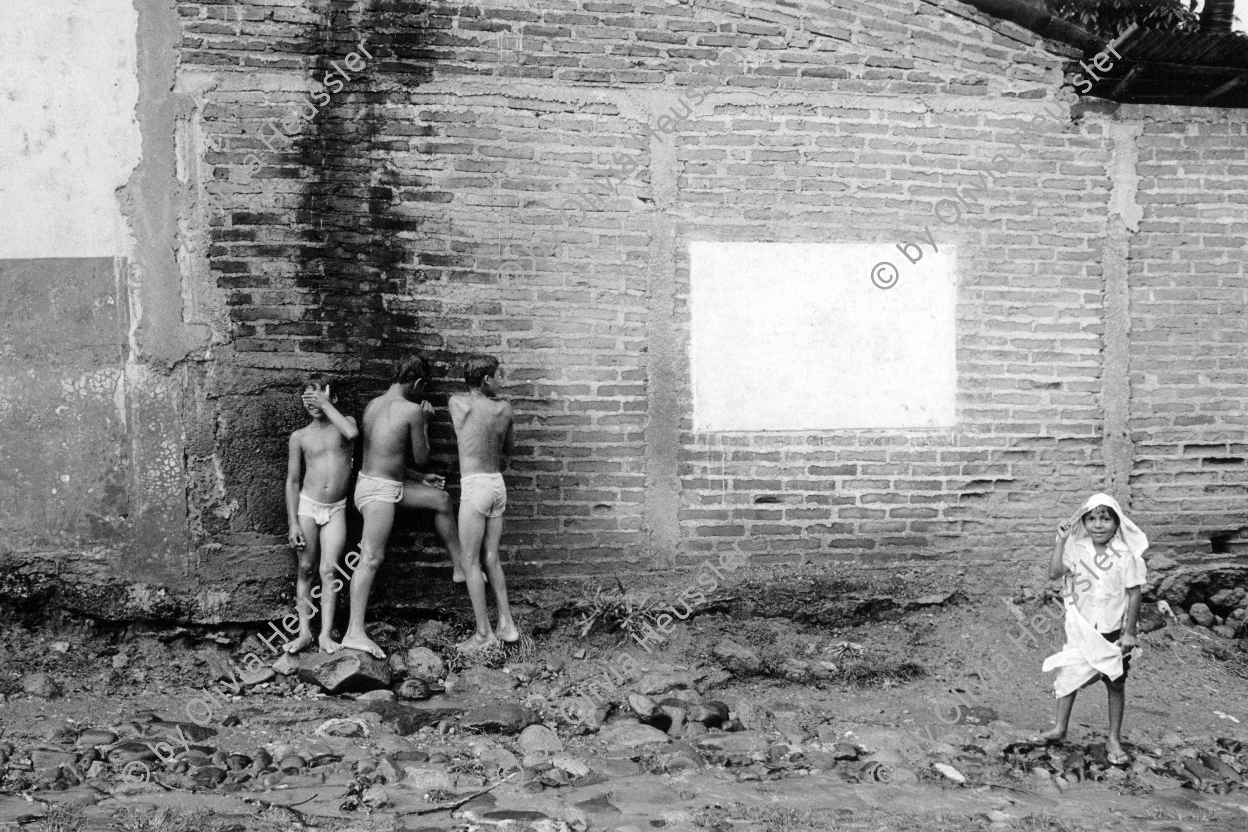 Image of sheet 19940660 photo 15: rain child boys children shower source agua deza