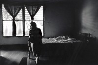 Image of sheet 19940750 photo 34: Eine junge Frau lebt mit ihrem kleinen Sohn stationär im Krisen interventions zentrum. Esteli Nicaragua 1994 √ crisis familiar family mother and baby center abandoned young Mutter Kleinkind Casa Centro Bett Frauenhaus shelter women woman mother Baby Mutter Kleinkind Säugling deza