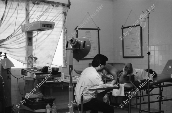 Image of sheet 19940800 photo 26: Der 'Dammschnitt' kurz vor der Entbindung durch die Aerztin im Gebärsaal des Spital A.D. Bolanos in Esteli. Nicaragua 1994 √ baby birth hospital